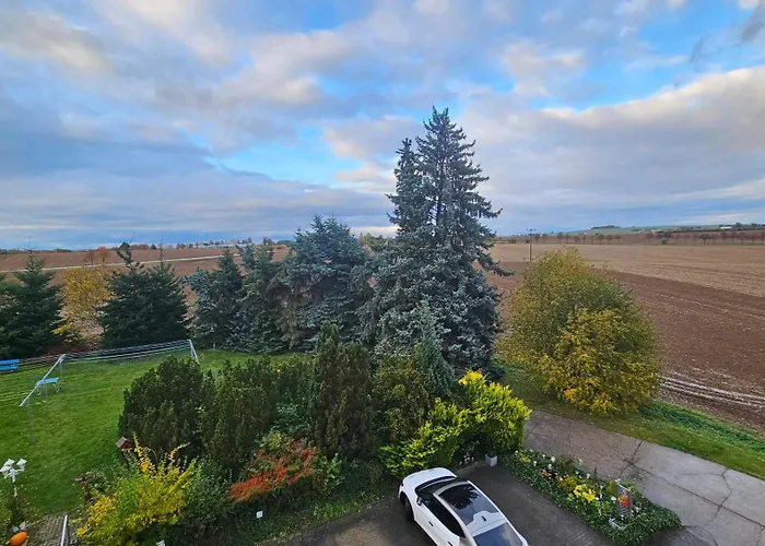 Work & Rhaesa شقة