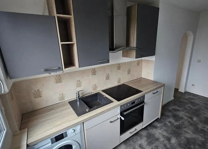 شقة Work & Rhaesa *